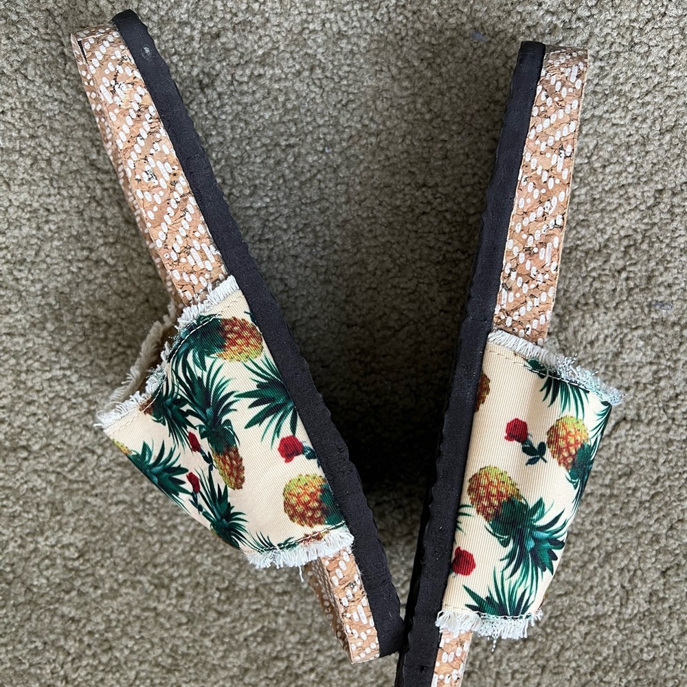 Sandals - Picture 3 of 4
